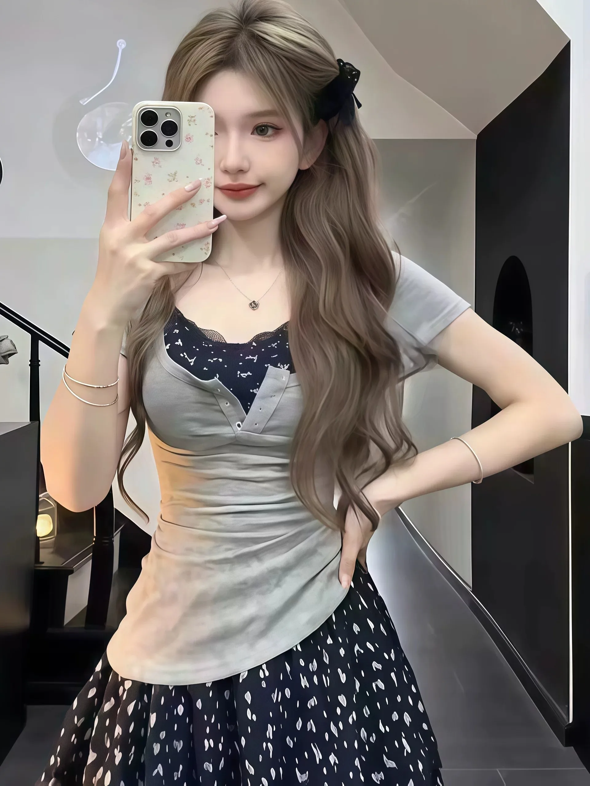 Summer Floral Print Two-Piece Set Women's V-Neck Waist-Cinched T-Shirt And High-Waisted Skirt Breathable Casual Outfit
Summer Floral Print Two-Piece Set Women's V-Neck Waist-Cinched T-Shirt And High-Waisted Skirt Breathable Casual Outfit