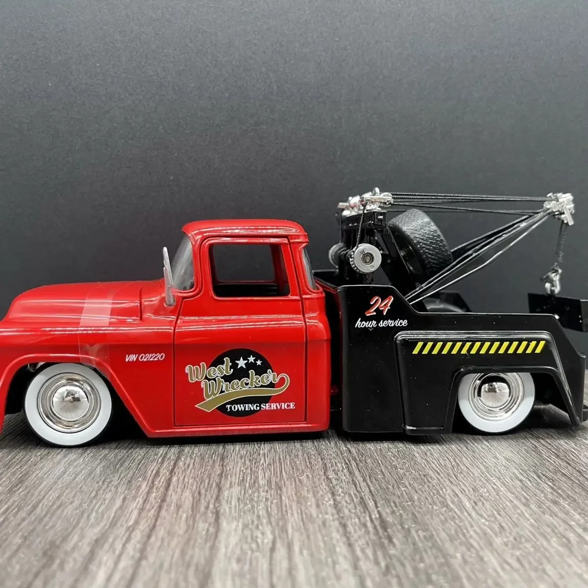 Jada 1:24 T955 CHEVY STEPSIDE TOW TRUCK High Simulation Diecast Advanced Collection Ornament Car Models
Jada 1:24 T955 CHEVY STEPSIDE TOW TRUCK High Simulation Diecast Advanced Collection Ornament Car Models