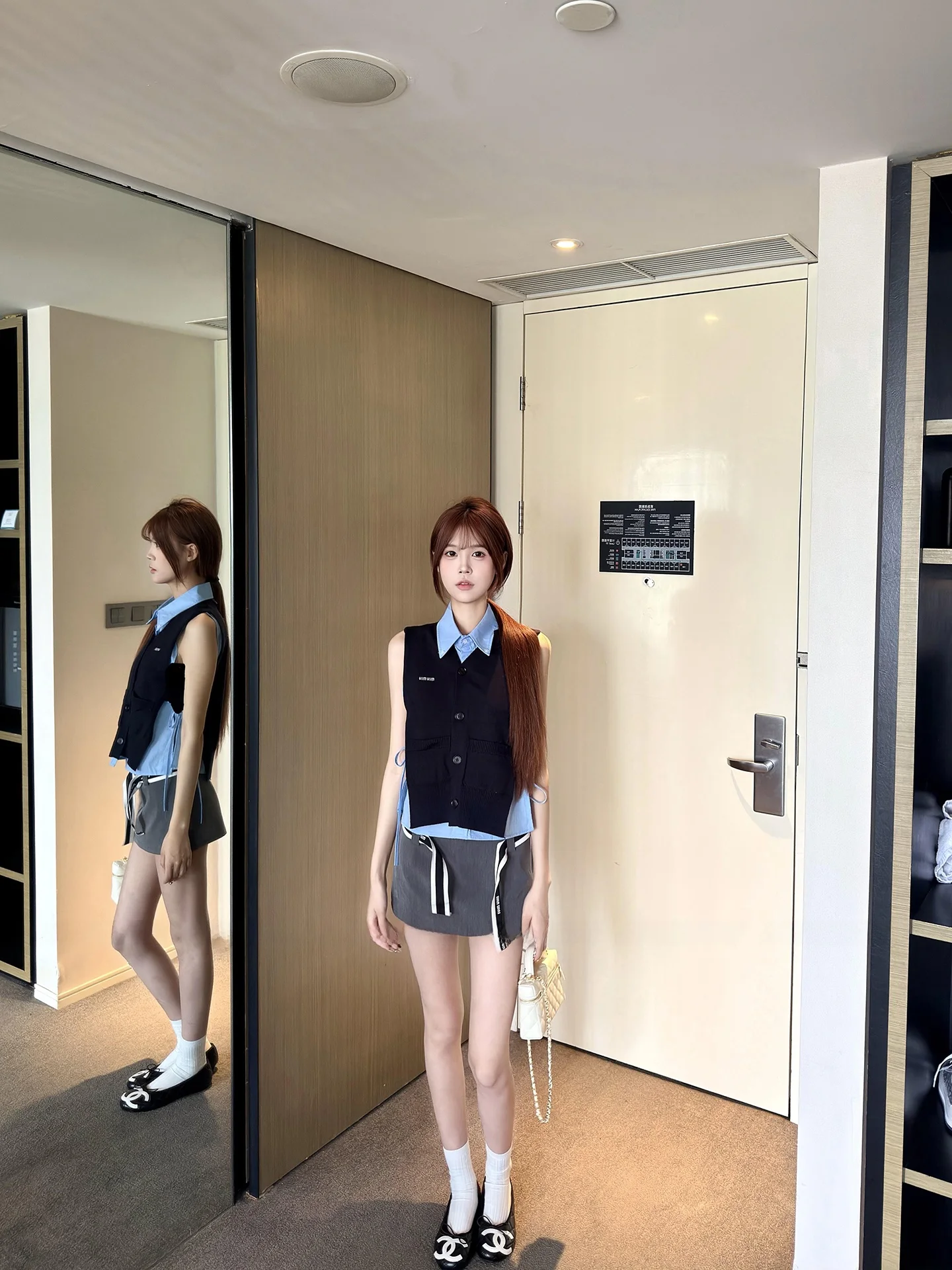 Miu Series Early Spring 26 Casual Style Knitted Vest No Sleeve Button up Women's Top Layerable Standard Fit T-Shirt
Miu Series Early Spring 26 Casual Style Knitted Vest No Sleeve Button up Women's Top Layerable Standard Fit T-Shirt