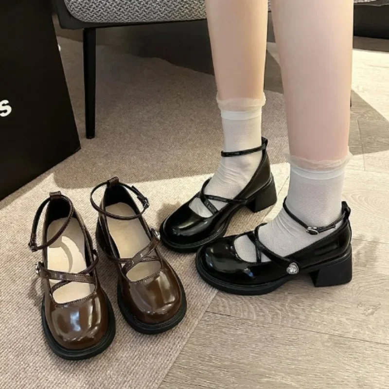 Женские лоферы в стиле ретро, коричневые туфли Мэри Джейн, женские туфли из искусственной кожи на толстом каблуке, туфли Лолиты, женские туфли-лодочки с пряжкой на щиколотке
Женские лоферы в стиле ретро, коричневые туфли Мэри Джейн, женские туфли из искусственной кожи на толстом каблуке, туфли Лолиты, женские туфли-лодочки с пряжкой на щиколотке