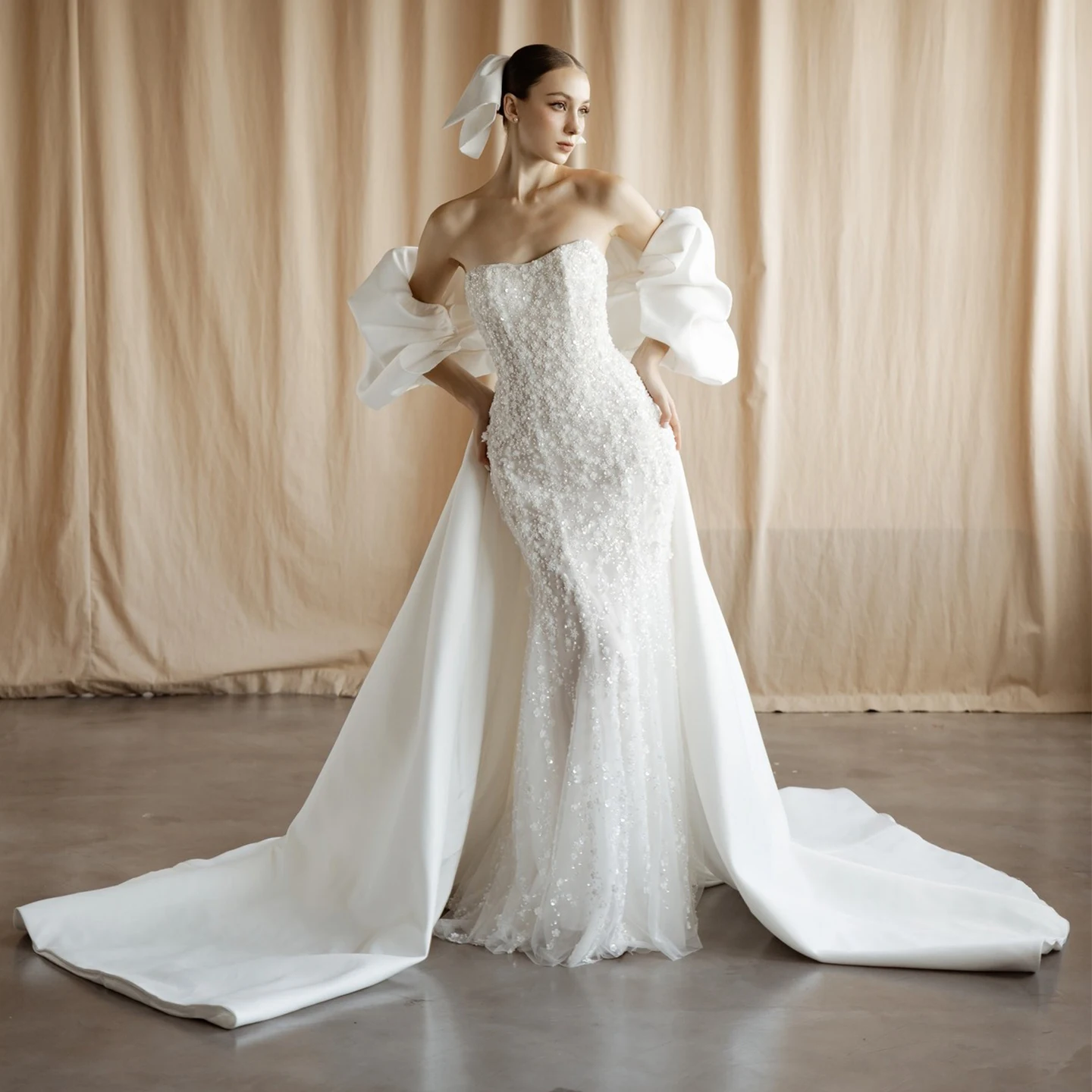 Romantic Satin Wedding Cape For Women Short Sleeves Long Bridal Jacket Fashion Runway Cape Elegant Wedding Accessories TSWD822
Romantic Satin Wedding Cape For Women Short Sleeves Long Bridal Jacket Fashion Runway Cape Elegant Wedding Accessories TSWD822