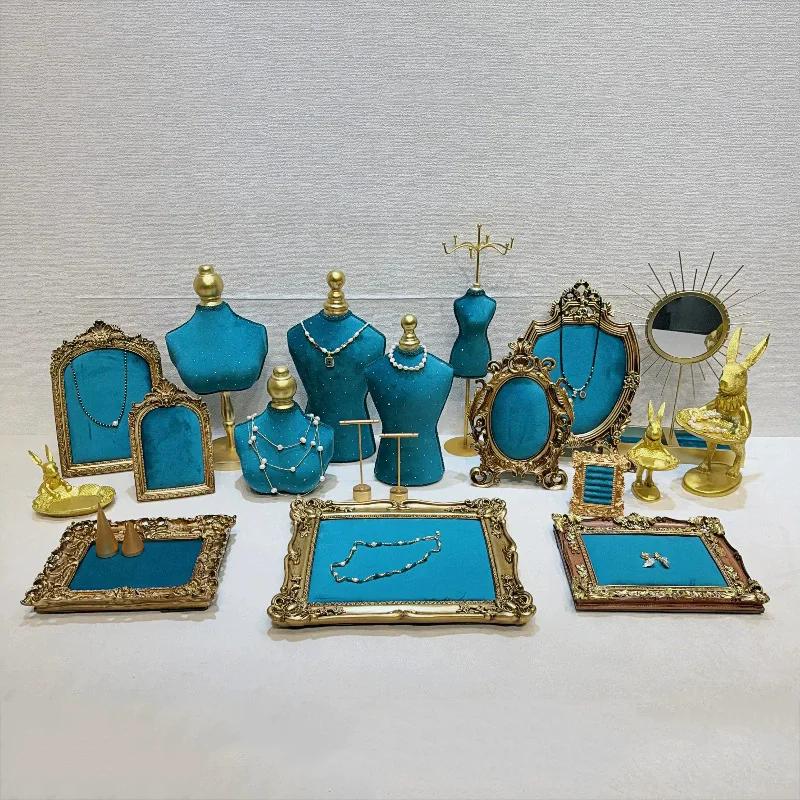 Blue velvet metal edge vintage jewelry display stand necklace pendant bracelet stud and ring storage display stand
Blue velvet metal edge vintage jewelry display stand necklace pendant bracelet stud and ring storage display stand