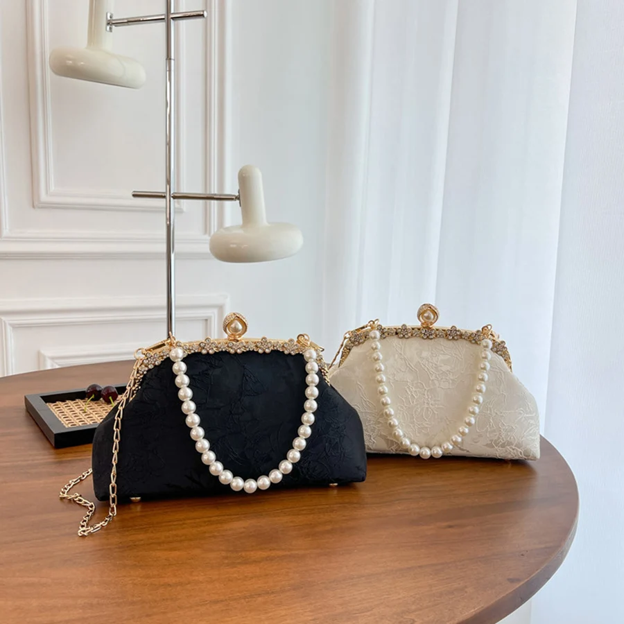 Chinese Style Relief Pattern Shoulder Bag Elegant Bead Chains Handbag Small Square Bag Wedding Party Design Women Evening Clutch
Chinese Style Relief Pattern Shoulder Bag Elegant Bead Chains Handbag Small Square Bag Wedding Party Design Women Evening Clutch