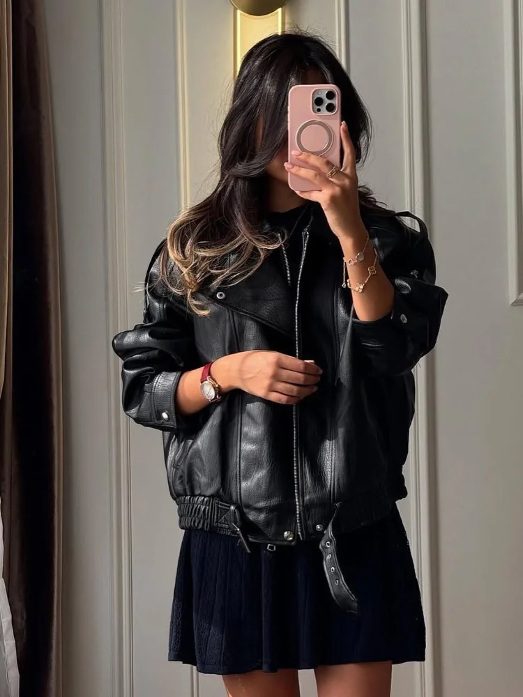 Street PU Leather Women's Jacket Turn-down Collar Long Sleeve Belt Zipper Loose Short Jackets 2025 Autumn Chic Female Outerwear
Street PU Leather Women's Jacket Turn-down Collar Long Sleeve Belt Zipper Loose Short Jackets 2025 Autumn Chic Female Outerwear
