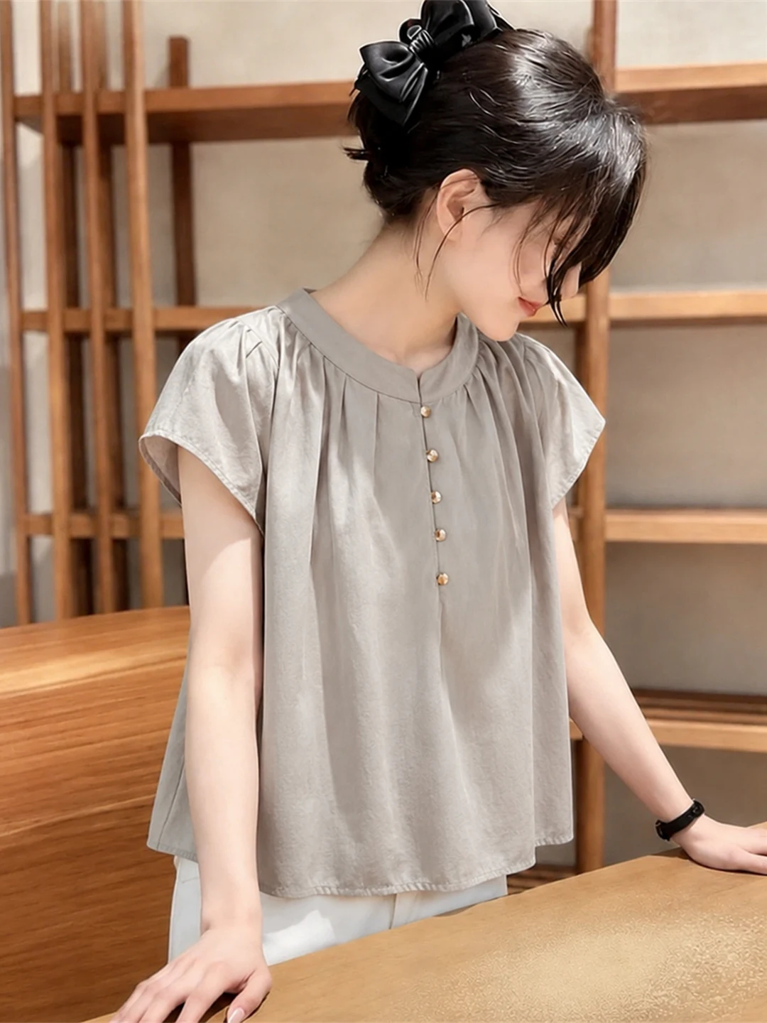 Summer 2026 Casual Loose Style Short Sleeve Shirt Versatile Comfortable Korean Commute Fashion High-End Feeling Small Shirt
Summer 2026 Casual Loose Style Short Sleeve Shirt Versatile Comfortable Korean Commute Fashion High-End Feeling Small Shirt
