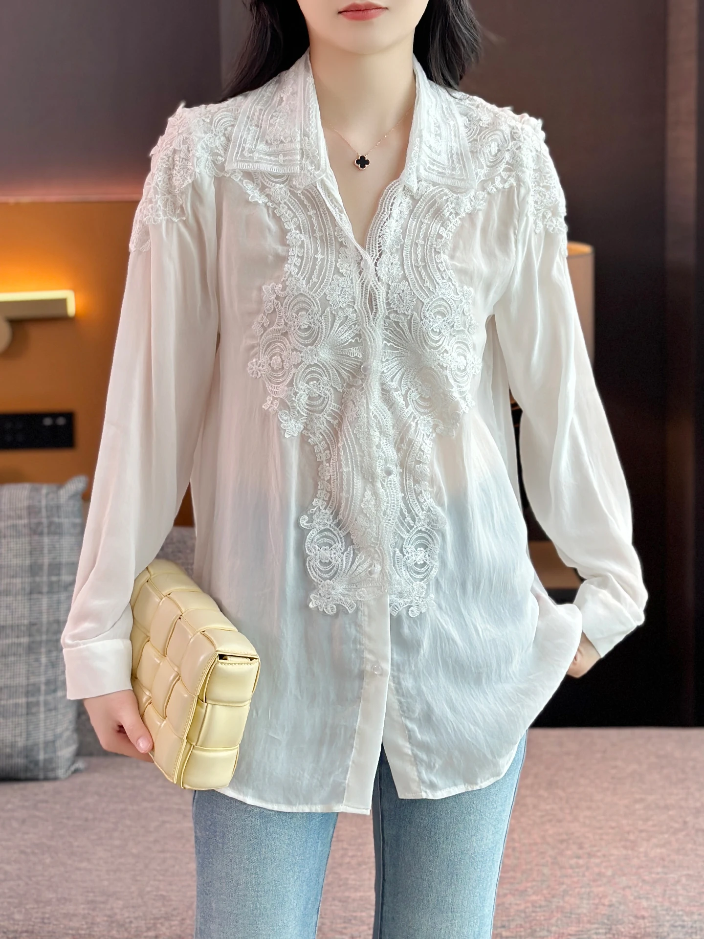 ZuoZuoJia Court Style Heavy Embroidery Lace Patchwork Turn-down Collar White Copper Ammonia Silk Shirt Women's Fashion Shirt
ZuoZuoJia Court Style Heavy Embroidery Lace Patchwork Turn-down Collar White Copper Ammonia Silk Shirt Women's Fashion Shirt