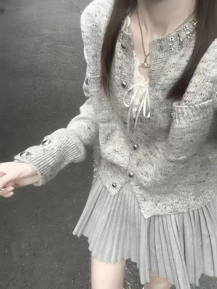 Женский вязаный кардиган с открытыми плечами и юбка с высокой талией и плиссировкой, комплект из двух предметов, облегающий, повседневный, дышащий, из смешанных тканей, осенняя одежда
Женский вязаный кардиган с открытыми плечами и юбка с высокой талией и плиссировкой, комплект из двух предметов, облегающий, повседневный, дышащий, из смешанных тканей, осенняя одежда