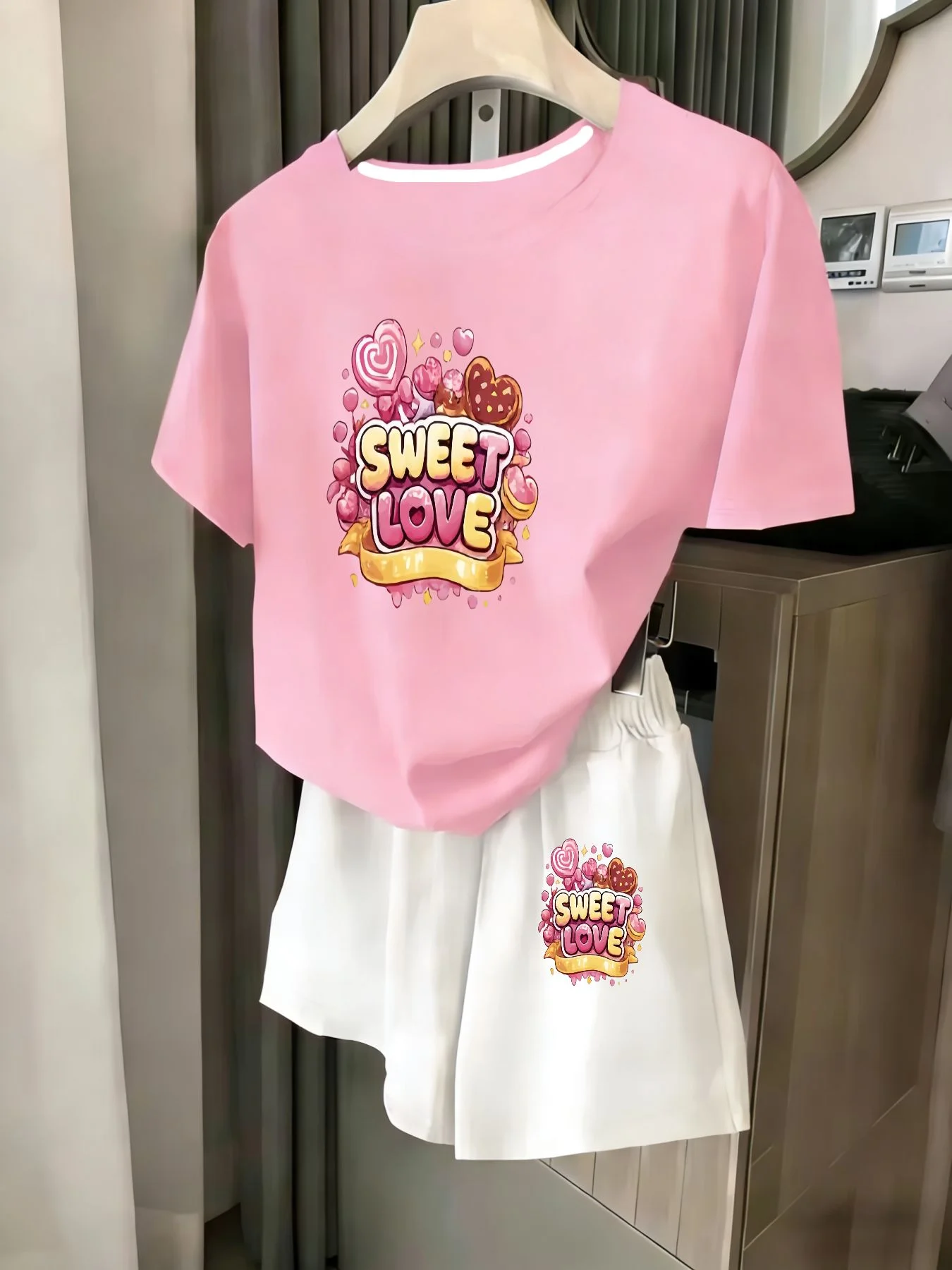 Ladies 2-Piece Set Summer Beach Vacation Casual round Neck Short Sleeve Random Print T-Shirt Elastic Waist Shorts Suit Comfortab
Ladies 2-Piece Set Summer Beach Vacation Casual round Neck Short Sleeve Random Print T-Shirt Elastic Waist Shorts Suit Comfortab