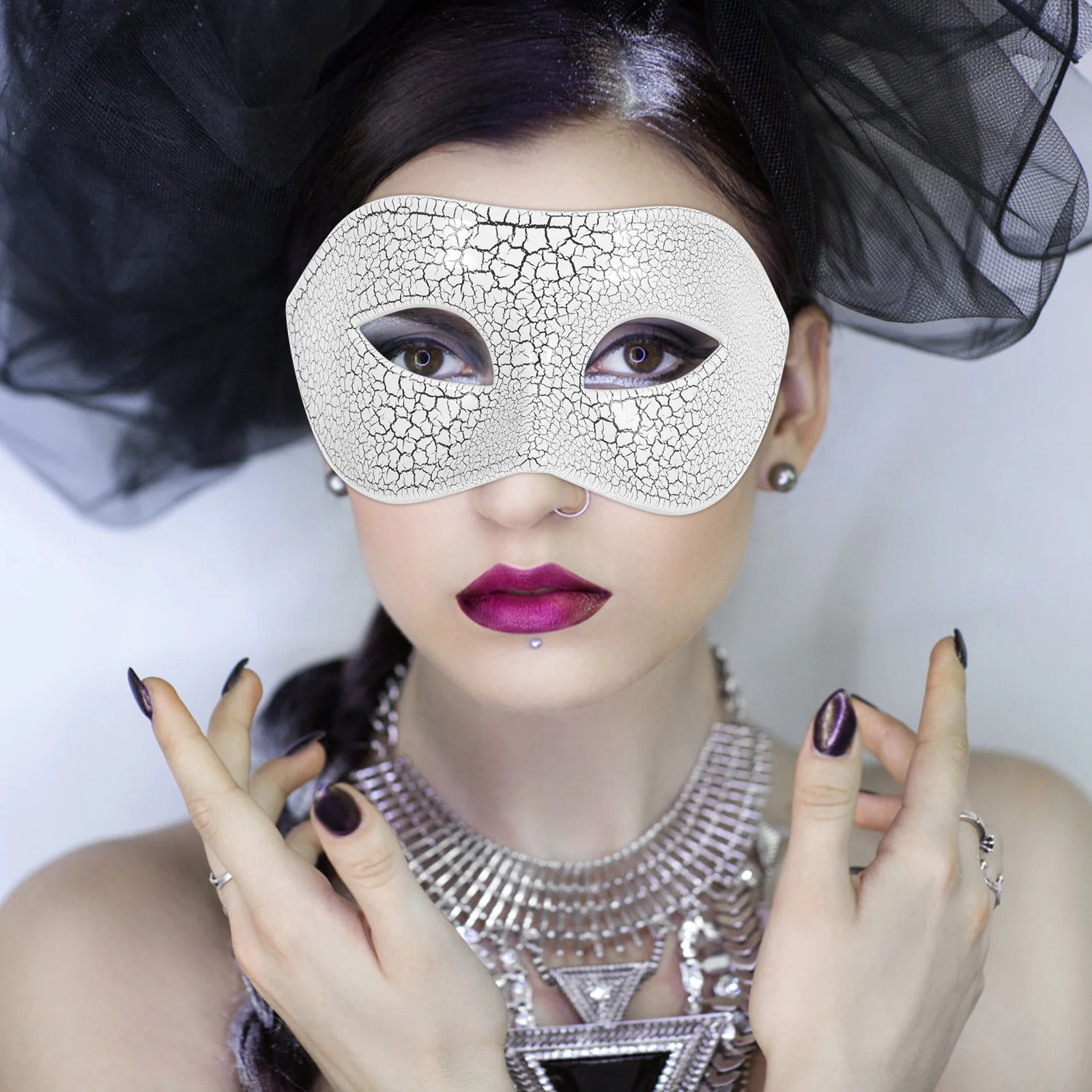 Halloween Half Mask: Cracked Vintage Design for Adults - Comfortable Plastic Half Face Mask with Wide View for Masquerade
Halloween Half Mask: Cracked Vintage Design for Adults - Comfortable Plastic Half Face Mask with Wide View for Masquerade