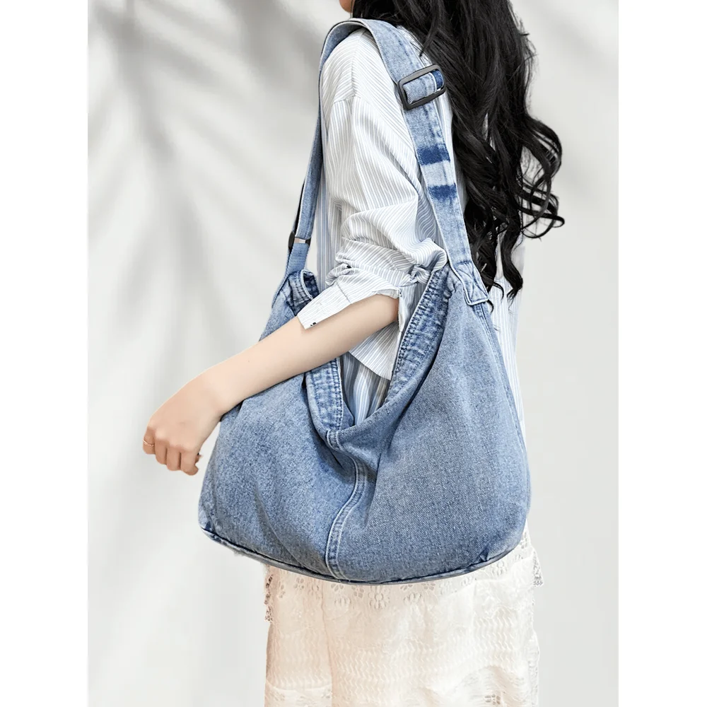 Minimalist Casual Shoulder Bag Large Capacity Crossbody Bag Wide Strap Hobo Style Women Bag Casual College Style School Univers
Minimalist Casual Shoulder Bag Large Capacity Crossbody Bag Wide Strap Hobo Style Women Bag Casual College Style School Univers