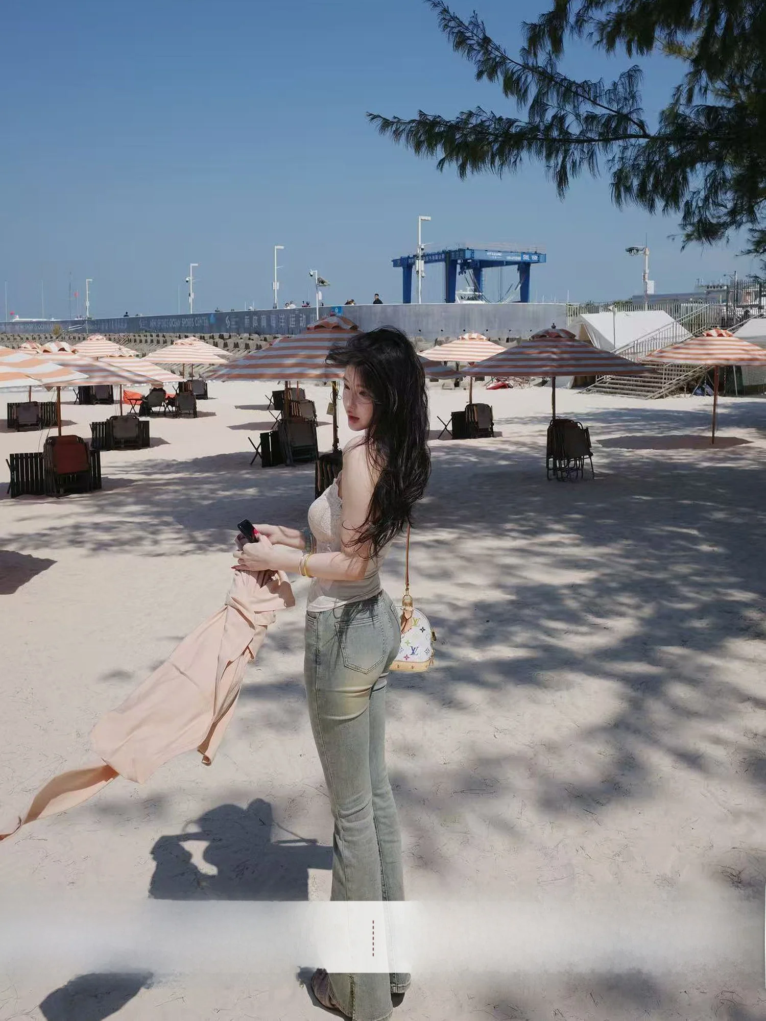 Spring Soft Wind High Waist Bell Bottom Jeans Women's Spring Summer Long Pants Retro Wash Small Slit Casual Comfortable Breat...
Spring Soft Wind High Waist Bell Bottom Jeans Women's Spring Summer Long Pants Retro Wash Small Slit Casual Comfortable Breat...