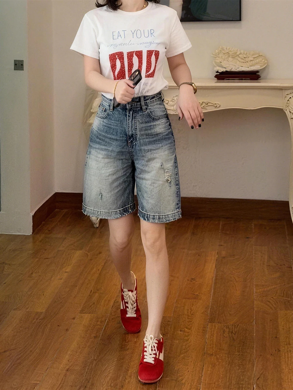 Authentic High Waist Wide Leg Denim Shorts Women's Five-Quarter Hot Pants Casual Style Torn Blue Polyester Fiber Summer 2026
Authentic High Waist Wide Leg Denim Shorts Women's Five-Quarter Hot Pants Casual Style Torn Blue Polyester Fiber Summer 2026