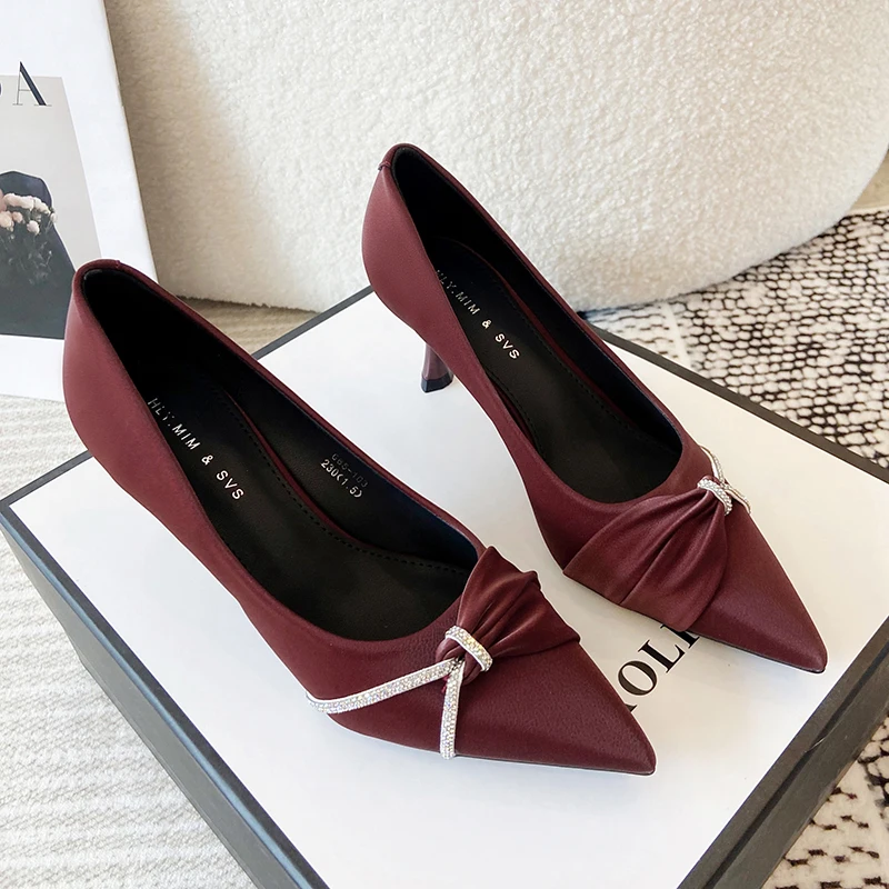 Trendy Red Elegant Women's Red Shoes Comfortable Leather High Heels Shoes Women Pointed Toe Wedding Shoes Woman zapatos mujer
Trendy Red Elegant Women's Red Shoes Comfortable Leather High Heels Shoes Women Pointed Toe Wedding Shoes Woman zapatos mujer