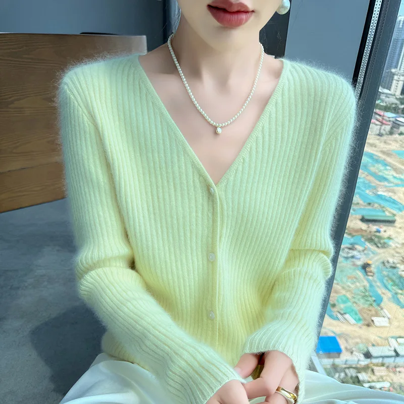 100% mink cashmere knitted women's cardigan V-neck sweater slim fit short style spring and autumn long sleeved new base sweater
100% mink cashmere knitted women's cardigan V-neck sweater slim fit short style spring and autumn long sleeved new base sweater