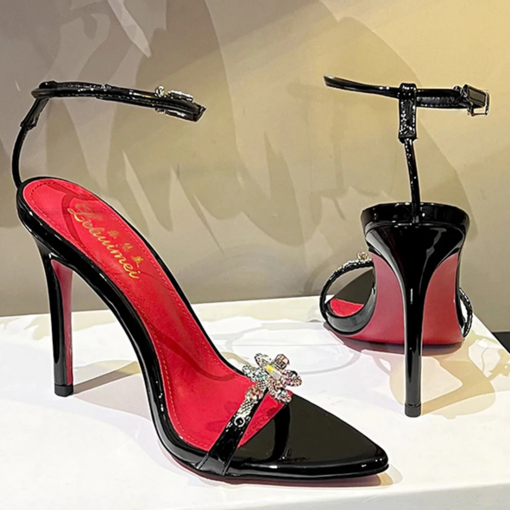 Summer new pointed patent leather rhinestone sexy sandals banquet dress large size customized thin high-heeled women's shoes
Summer new pointed patent leather rhinestone sexy sandals banquet dress large size customized thin high-heeled women's shoes