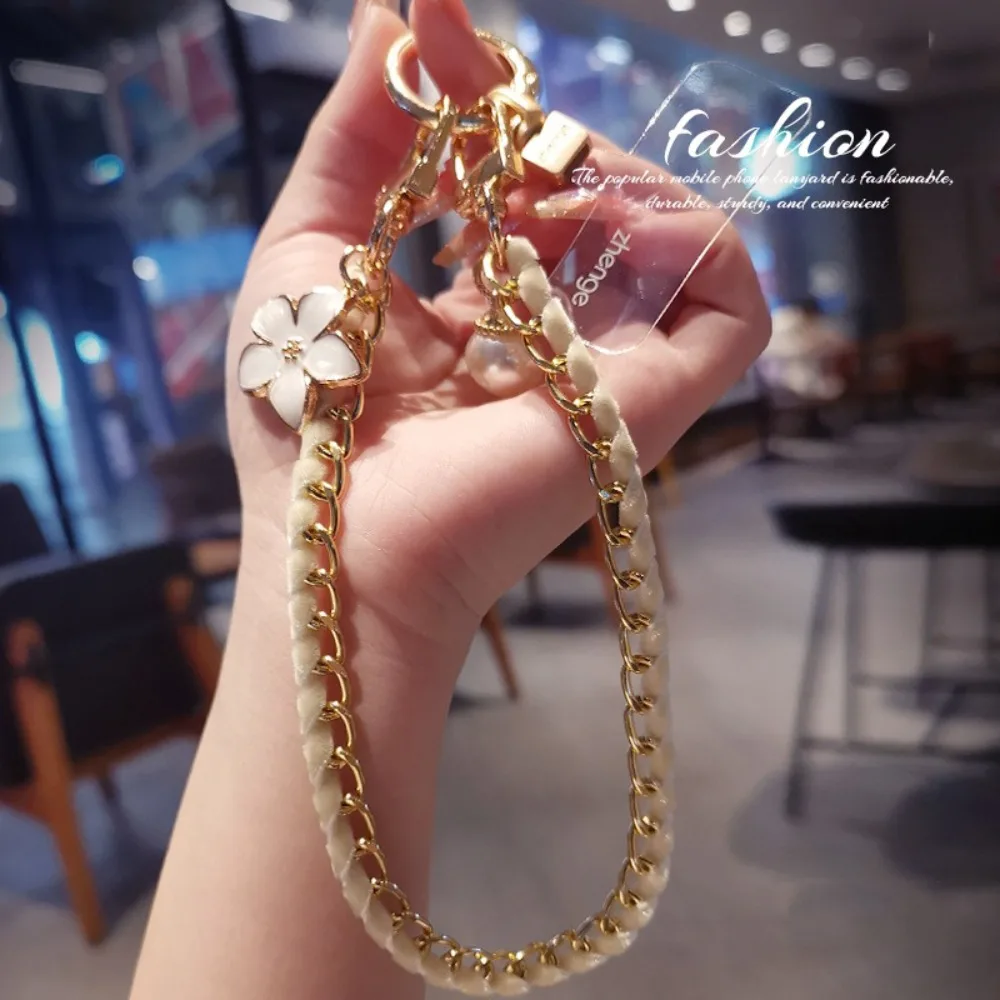 Flower Pendant Mobile Phone Strap Metal Chain Pearl Cell Phone Chain Handheld Short Mobile Phone Lanyard New Year Gift
Flower Pendant Mobile Phone Strap Metal Chain Pearl Cell Phone Chain Handheld Short Mobile Phone Lanyard New Year Gift