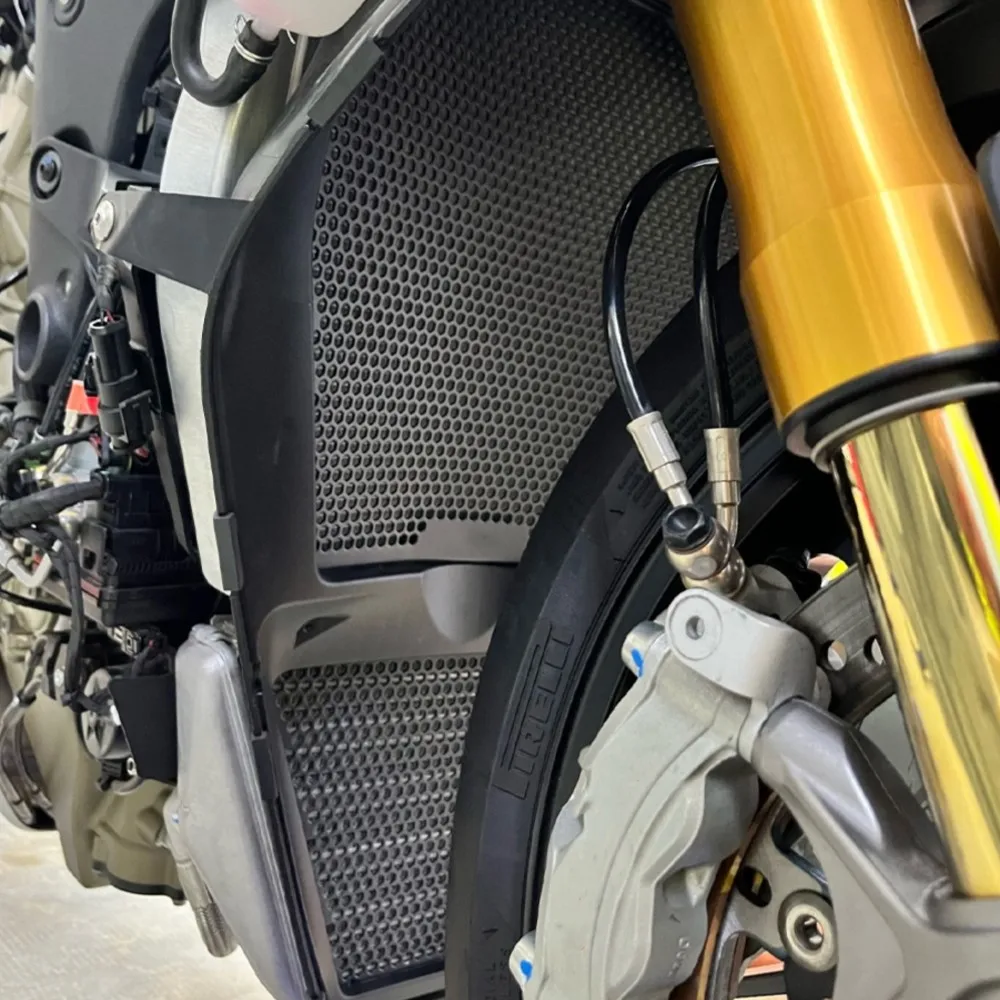 For Ducati Panigale V4 S Panigale V4 R 2018+ 2020 Motorcycle Radiator Oil Cooler Guard Grille Grill Protector Cover Panigale V4
For Ducati Panigale V4 S Panigale V4 R 2018+ 2020 Motorcycle Radiator Oil Cooler Guard Grille Grill Protector Cover Panigale V4