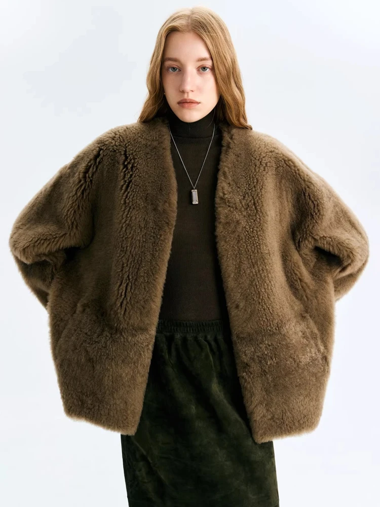 High-end Luxury Lacon Lamb Fur Plush Jackets for Women 2026 Simple V-neck Short Winter Genuine Leather Real Fur Shearling Coat
High-end Luxury Lacon Lamb Fur Plush Jackets for Women 2026 Simple V-neck Short Winter Genuine Leather Real Fur Shearling Coat
