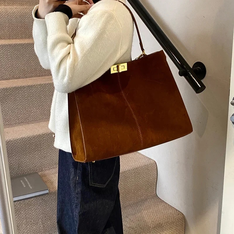 Shoulder Bag Autumn and Winter Premium Matte Bag Women's Large-capacity Fashion Simple Handbag Daily Commuter Messenger Bag
Shoulder Bag Autumn and Winter Premium Matte Bag Women's Large-capacity Fashion Simple Handbag Daily Commuter Messenger Bag