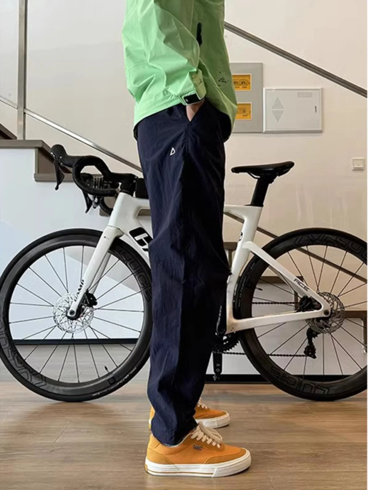 Cobalt Blue Soft ell Waterproof Men's Outdoor Hiking Pants Straight American Workwear Trousers Cone ape Mountain Climbing...
Cobalt Blue Soft ell Waterproof Men's Outdoor Hiking Pants Straight American Workwear Trousers Cone ape Mountain Climbing...