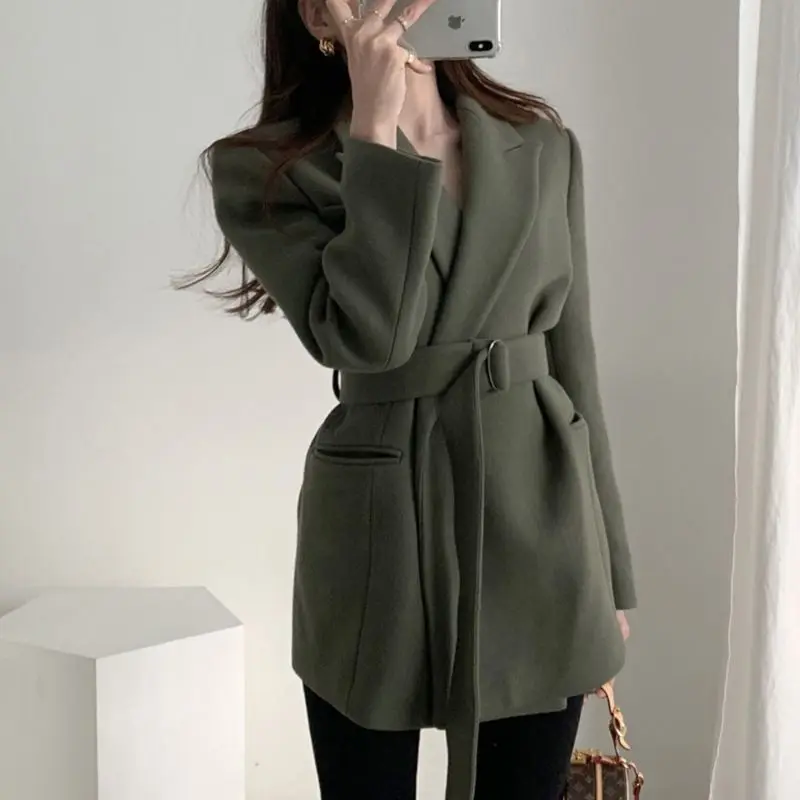 2025 новый высококачественный костюмный воротник цвета хаки, ветровка для женщин весенне-осеннего стиля, двубортный свободный крой средней длины l
2025 новый высококачественный костюмный воротник цвета хаки, ветровка для женщин весенне-осеннего стиля, двубортный свободный крой средней длины l