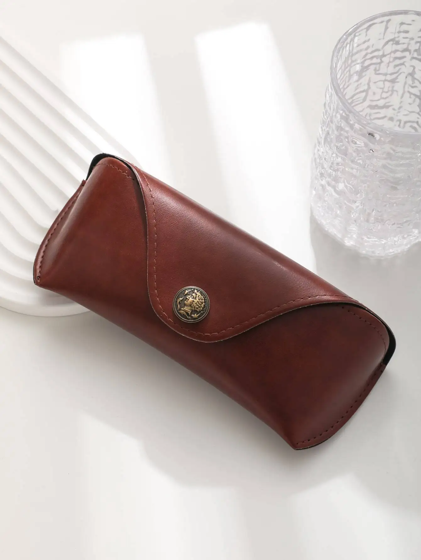 1pc Vintage Pu Leather Glasses Case Sunglasses Brown Color Pouch Bag Eyewear Box Lightweight Convenient Portable Jewelry Bag Glasses Case Holder Organizer
1pc Vintage Pu Leather Glasses Case Sunglasses Brown Color Pouch Bag Eyewear Box Lightweight Convenient Portable Jewelry Bag Glasses Case Holder Organizer
