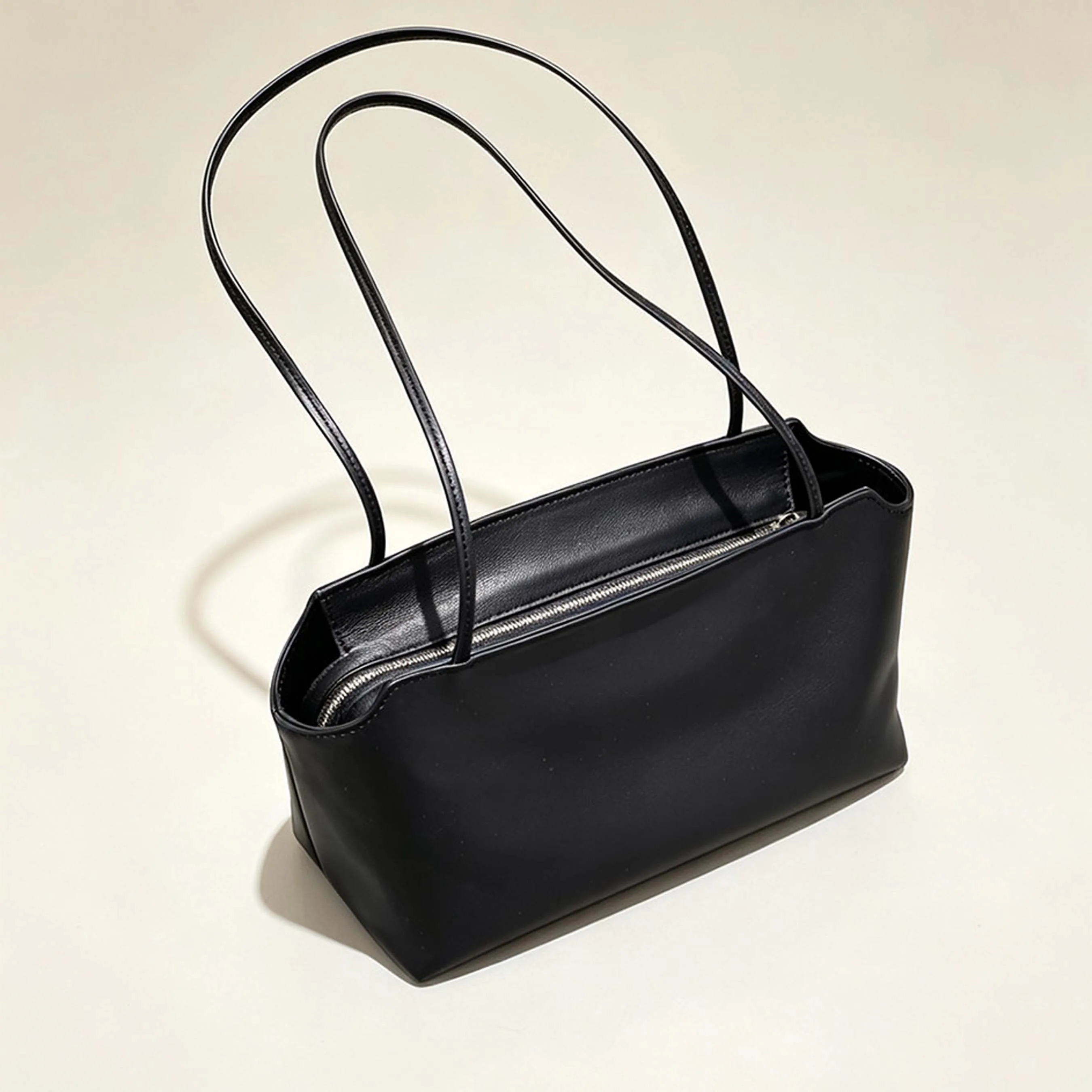 CRTKRS imported genuine sheepskin shoulder bag, minimalist retro versatile crossbody bag, textured casual women's handbag
CRTKRS imported genuine sheepskin shoulder bag, minimalist retro versatile crossbody bag, textured casual women's handbag