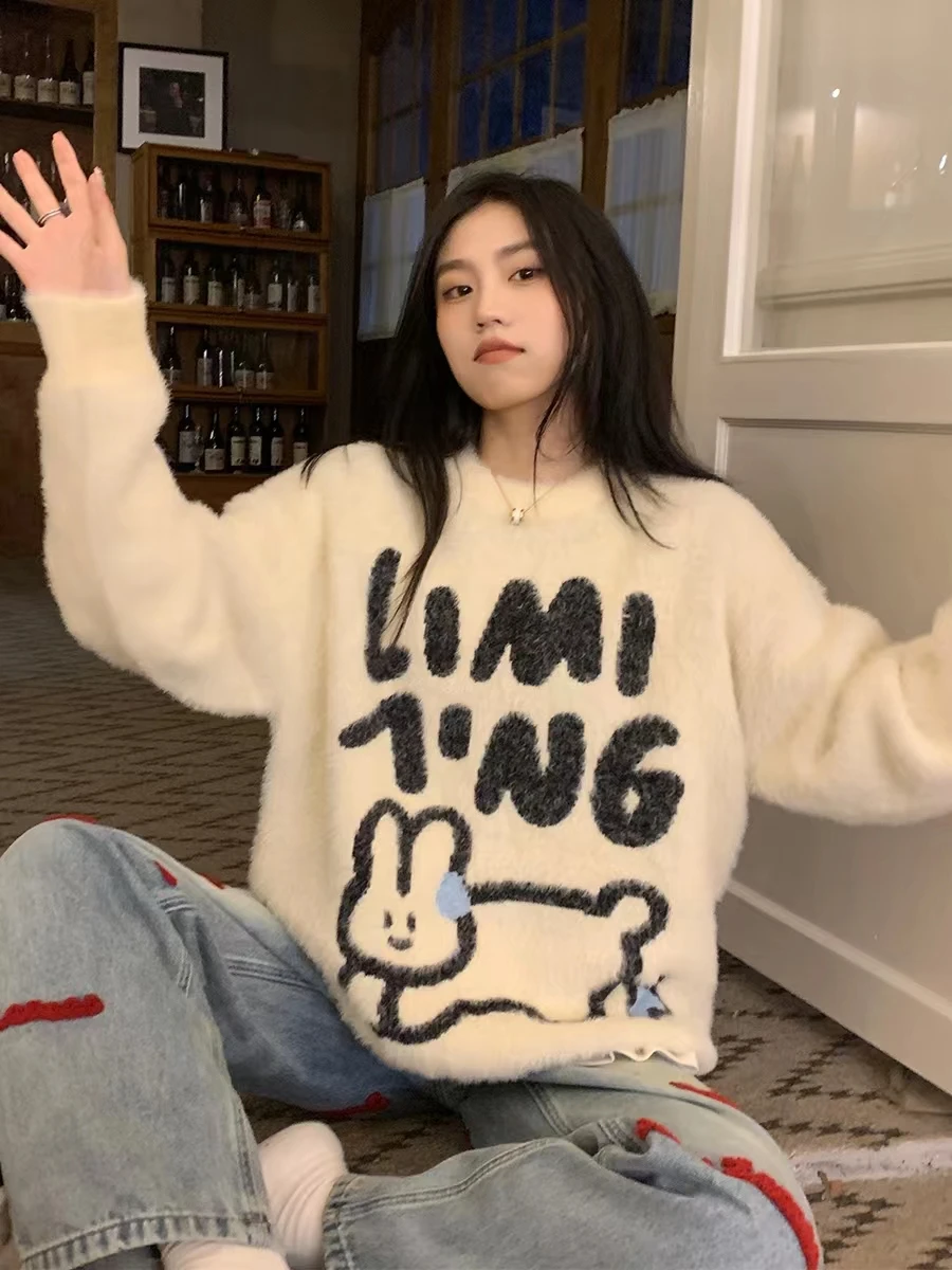 2023 New Autumn Winter Korean Mink Imitation Embroidery Letter-animal Leisure Fashion Long Sleeves Knitted Pullovers Women Top
2023 New Autumn Winter Korean Mink Imitation Embroidery Letter-animal Leisure Fashion Long Sleeves Knitted Pullovers Women Top