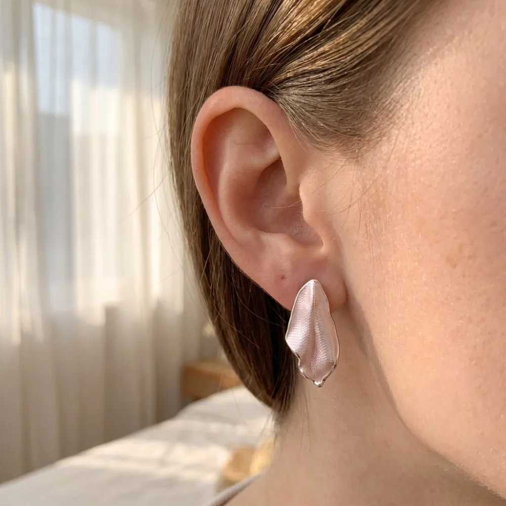 Elegant Irregular Stud Earrings Trendy Style Light Luxury Metal Earrings Temperament French Minimalist Earrings Fashion Occasion
Elegant Irregular Stud Earrings Trendy Style Light Luxury Metal Earrings Temperament French Minimalist Earrings Fashion Occasion