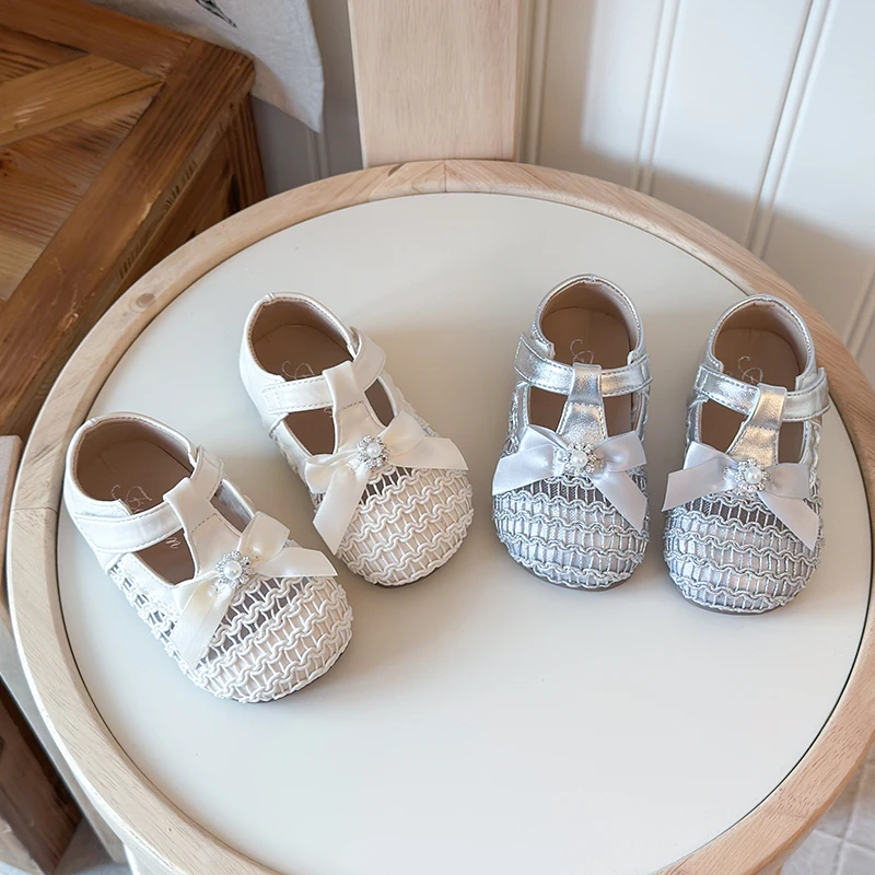 Summer Girl's Princess Shoes Breath-mesh T-strap Kids Flat Shoes Sliver Beige Elegant Soft Sole Anti-slip Children's Dress Shoes
Summer Girl's Princess Shoes Breath-mesh T-strap Kids Flat Shoes Sliver Beige Elegant Soft Sole Anti-slip Children's Dress Shoes