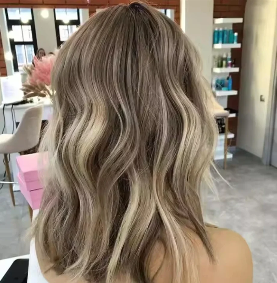 Ombre Ash Blonde Streaks Glueless Wigs Pre Plucked Hairline Synthetic Lace Front Wigs With Free Part Blonde Long Layered Wig 
Ombre Ash Blonde Streaks Glueless Wigs Pre Plucked Hairline Synthetic Lace Front Wigs With Free Part Blonde Long Layered Wig