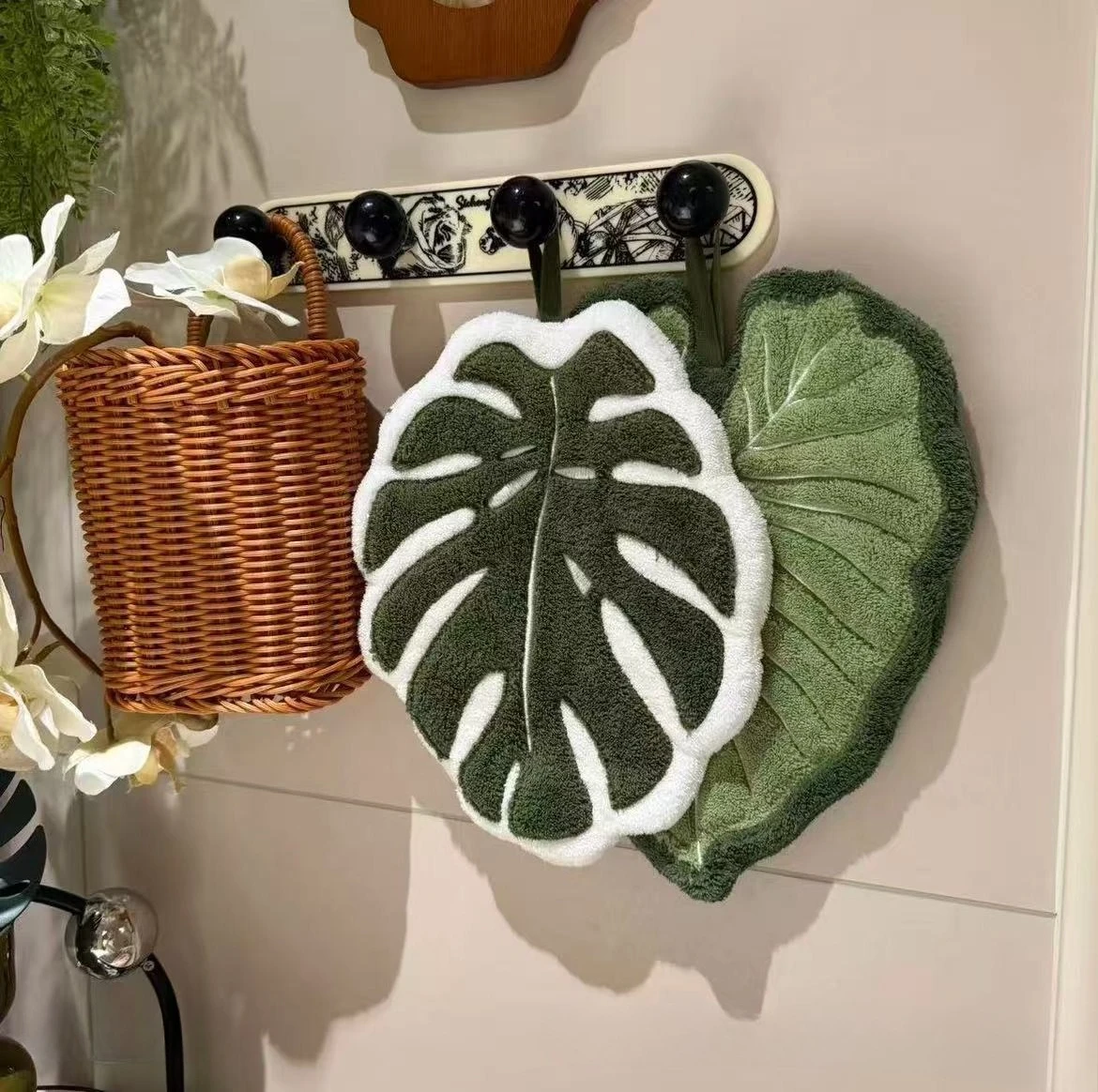 New Monstera Leaf Hand Towel, Life-like Faux Leaf Design, Extra Large Hanging Towel, Cute Coral Velvet Kitchen Towel
New Monstera Leaf Hand Towel, Life-like Faux Leaf Design, Extra Large Hanging Towel, Cute Coral Velvet Kitchen Towel