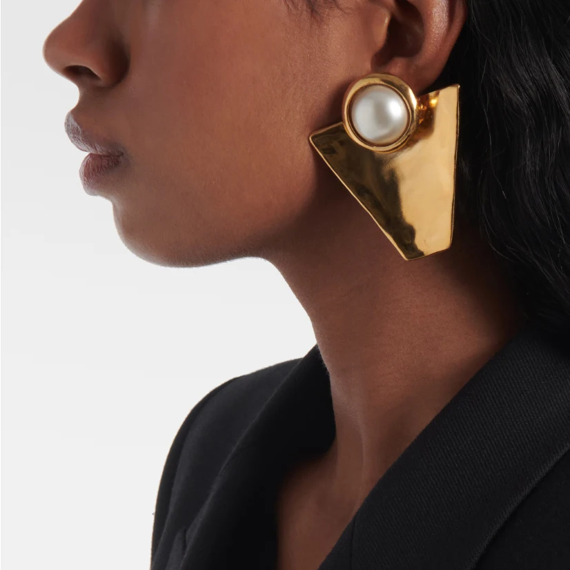 2026 Europe America Gold Plated Brass Pearl Geometry Earrings Ear Clip Woman Designer Luxury Jewelry
2026 Europe America Gold Plated Brass Pearl Geometry Earrings Ear Clip Woman Designer Luxury Jewelry