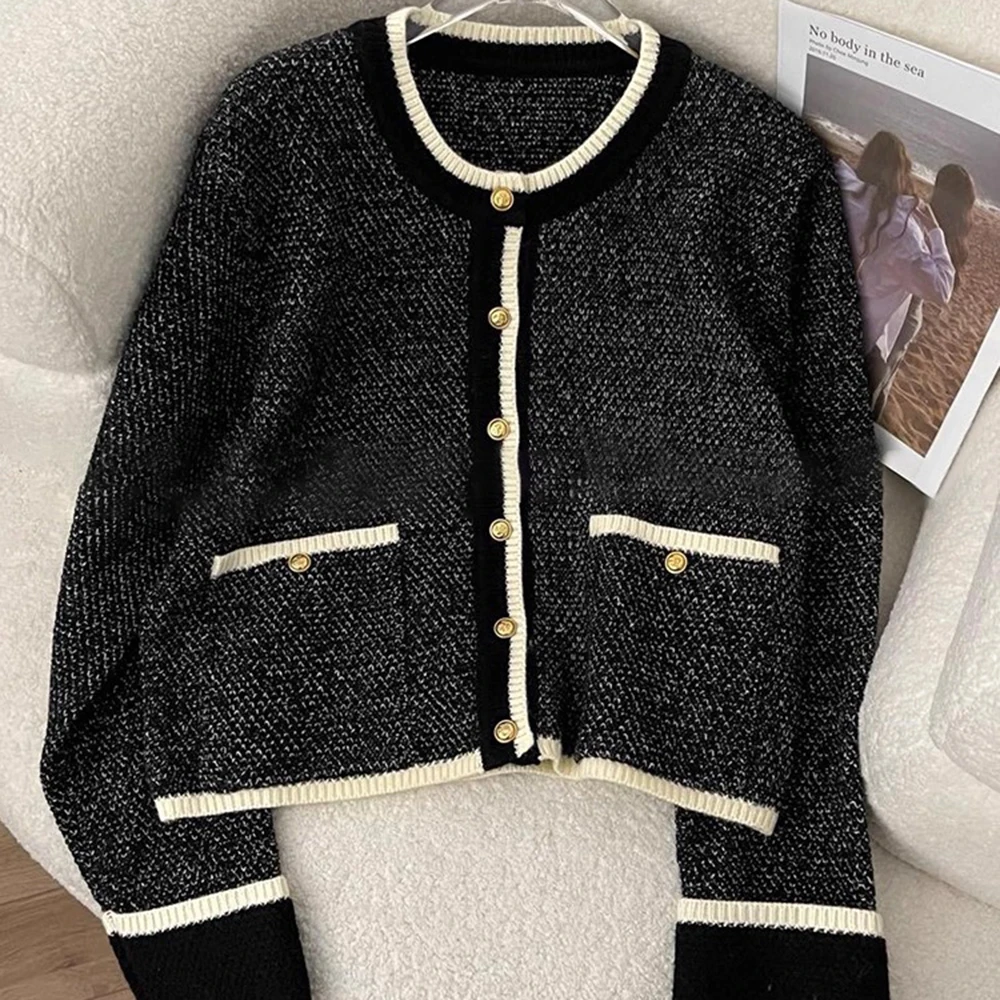 Color Contrasting Sweater Cardigan Coat Women Spring Autumn New Style High End Wearing Long Sleeve Knitted Round Neck Top
Color Contrasting Sweater Cardigan Coat Women Spring Autumn New Style High End Wearing Long Sleeve Knitted Round Neck Top