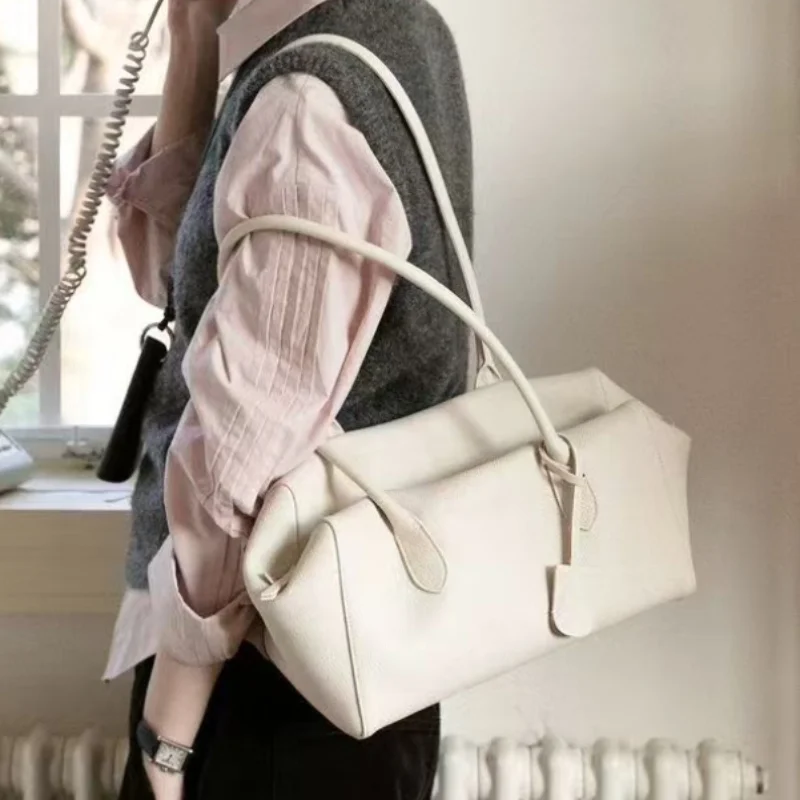 Large Capacity Boston Tote Bag For Women Minimalist Shoulder Bag Elegant Work Commute Underarm Bag Stylish Handbag With Pendant
Large Capacity Boston Tote Bag For Women Minimalist Shoulder Bag Elegant Work Commute Underarm Bag Stylish Handbag With Pendant