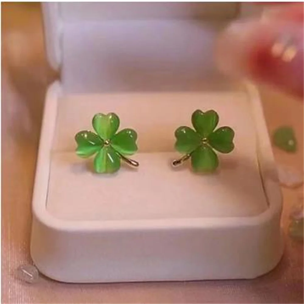 2024 New Four Leaf Clover Cat's Eye Stone Earrings Women's Niche Design Small Exquisite Earrings Wholesale 
2024 New Four Leaf Clover Cat's Eye Stone Earrings Women's Niche Design Small Exquisite Earrings Wholesale