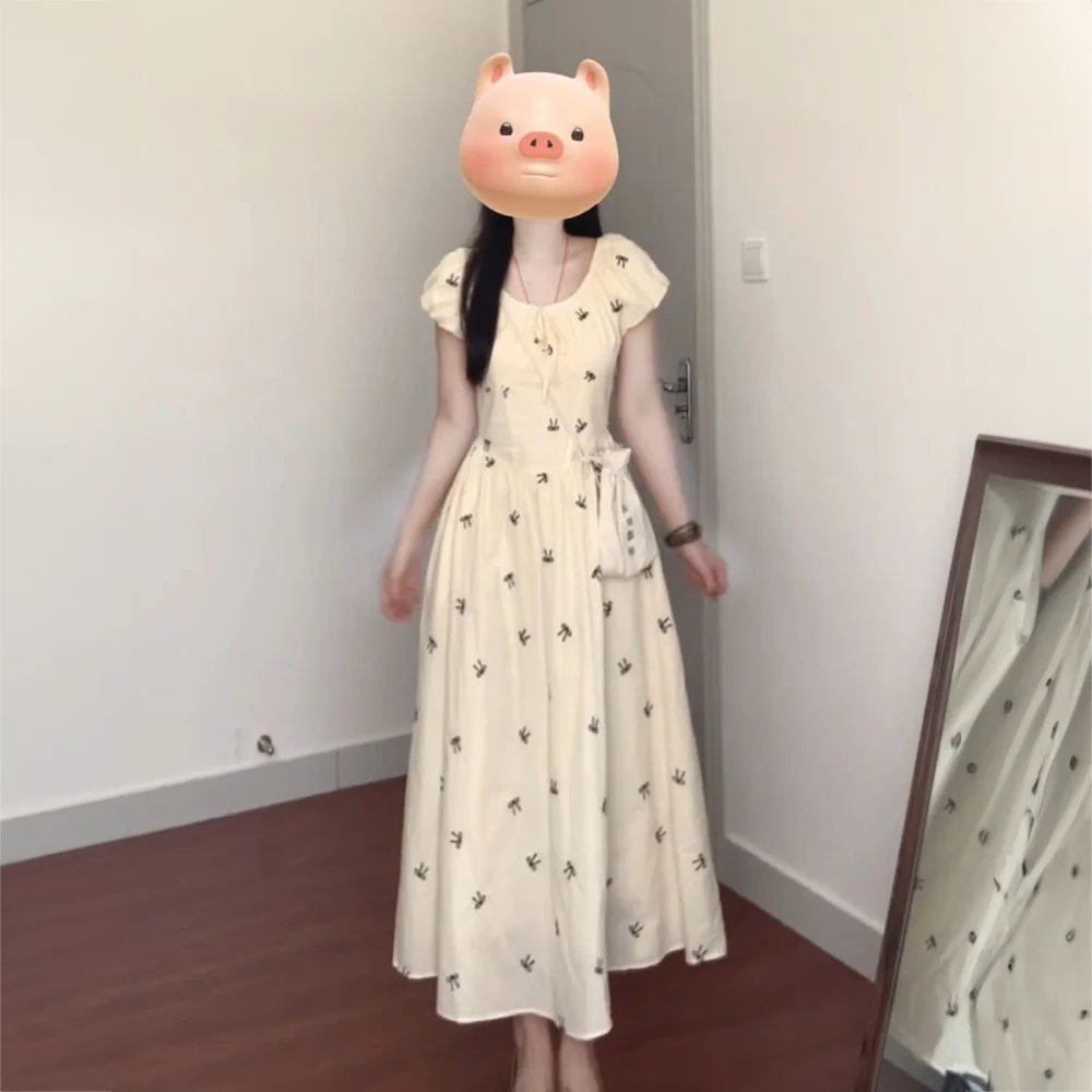 New Style Waist-hugging and Slimming Vacation Long Skirt French Retro Bow Printed Puff Sleeve Dress for Women
New Style Waist-hugging and Slimming Vacation Long Skirt French Retro Bow Printed Puff Sleeve Dress for Women