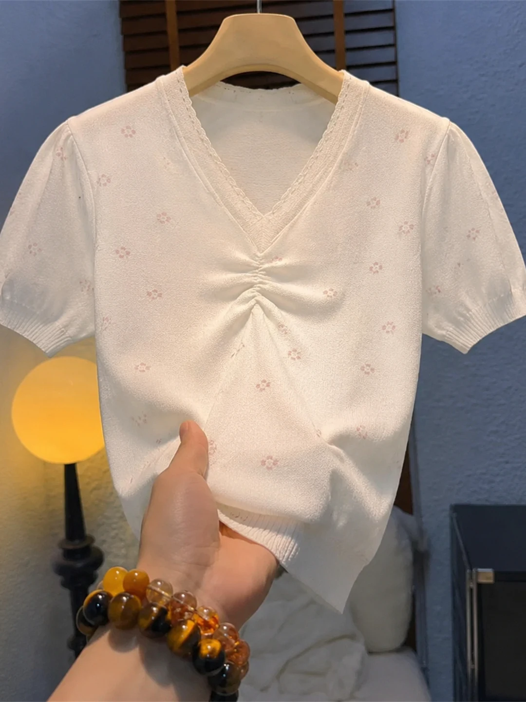 Elegant V-Neck Lace Splice Short Sleeve Knitted Top Summer 2026 Lightweight Versatile Korean Style Straight Cut Silk Blend
Elegant V-Neck Lace Splice Short Sleeve Knitted Top Summer 2026 Lightweight Versatile Korean Style Straight Cut Silk Blend