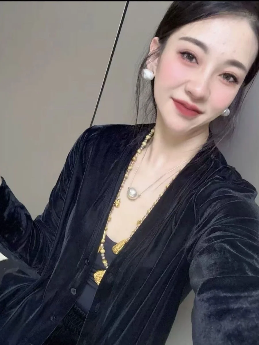 Casual Style Long Sleeve Silk Velvet Short Jacket Women's Spring Autumn Loose Fit V-Neck Open Cardigan Fashionable Outerwear
Casual Style Long Sleeve Silk Velvet Short Jacket Women's Spring Autumn Loose Fit V-Neck Open Cardigan Fashionable Outerwear