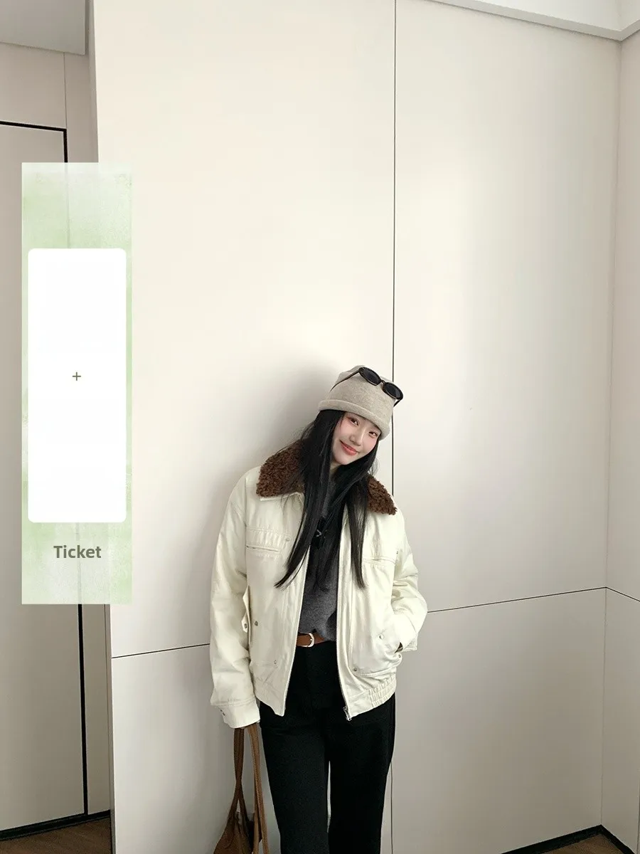 Barn Style Pure Cotton Oversized Jacket Women's Spring 2026 New Loose Workwear Coat with Faux Fur Collar Splicing Design
Barn Style Pure Cotton Oversized Jacket Women's Spring 2026 New Loose Workwear Coat with Faux Fur Collar Splicing Design