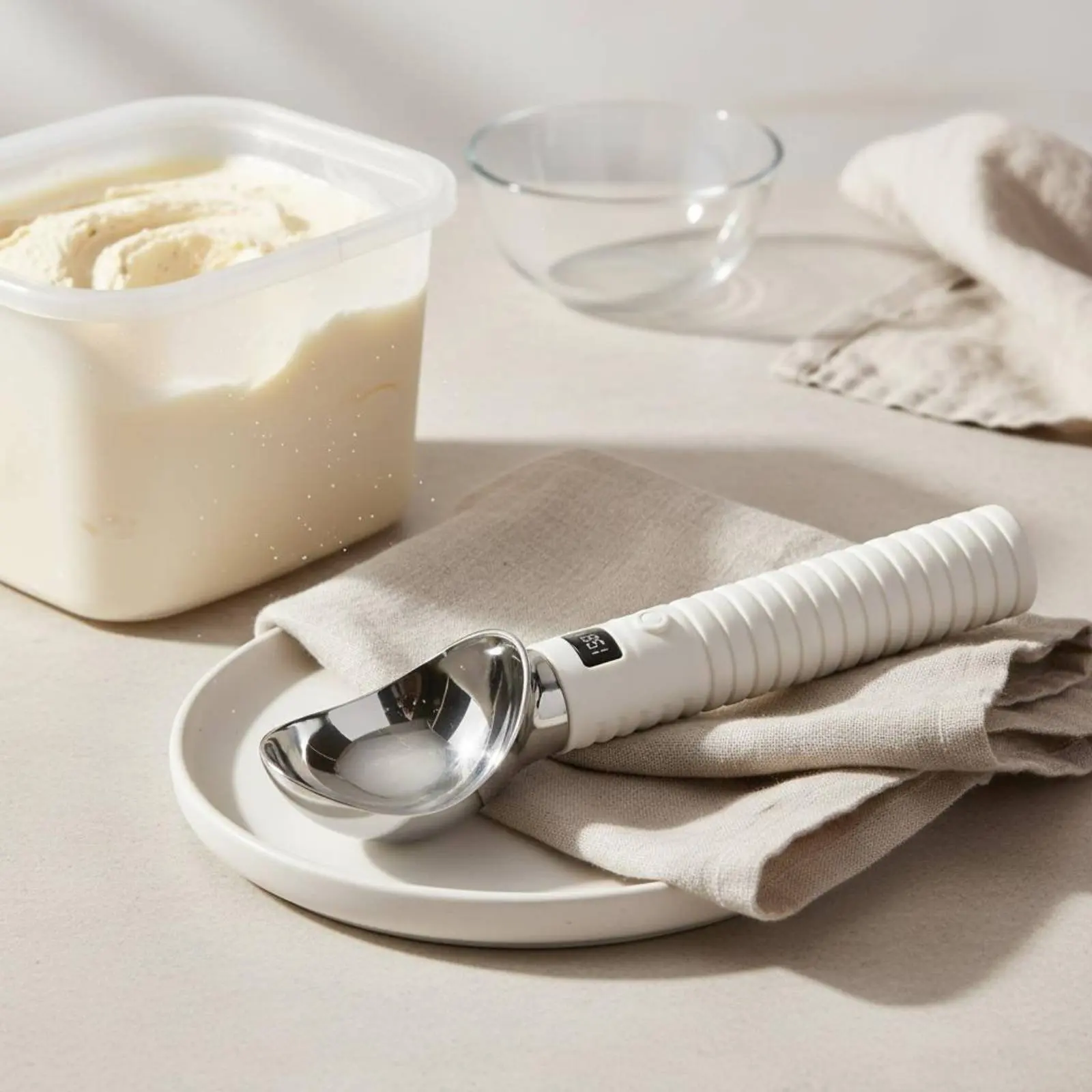 Digital Ice Cream Scoop Stainless Steel Electric Ice Cream Scoop Kitchen Tool Waterproof Ergonomic Handle for Home Dessert
Digital Ice Cream Scoop Stainless Steel Electric Ice Cream Scoop Kitchen Tool Waterproof Ergonomic Handle for Home Dessert