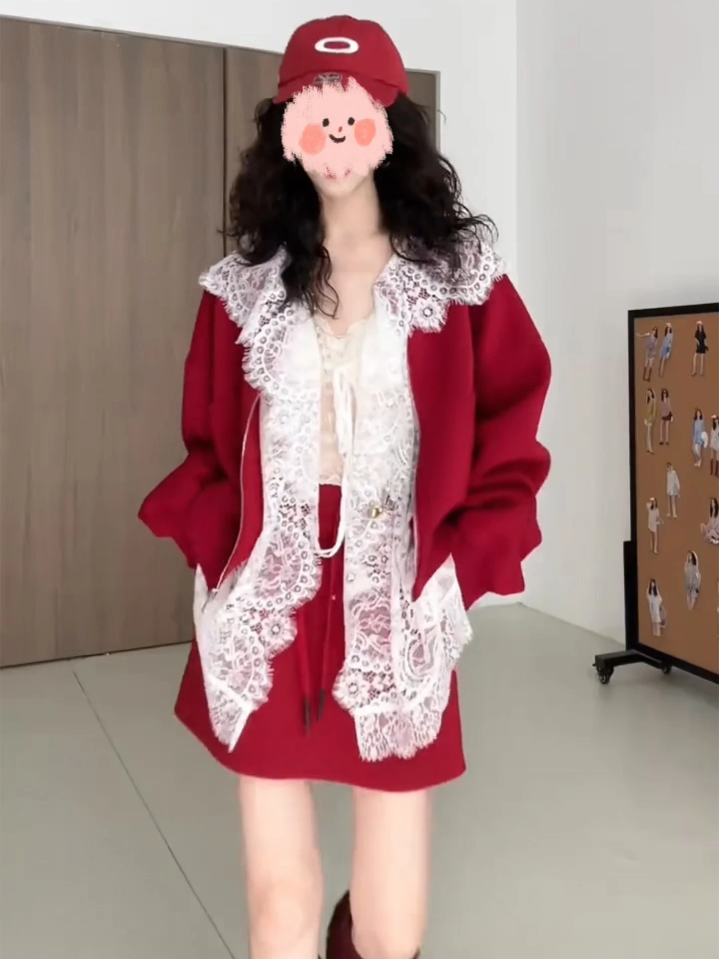 Spring New Lazy Style Women's Red Sweatshirt Short Skirt Lace Shirt Three-piece Set Casual Fashion Ensemble Universal Fit
Spring New Lazy Style Women's Red Sweatshirt Short Skirt Lace Shirt Three-piece Set Casual Fashion Ensemble Universal Fit