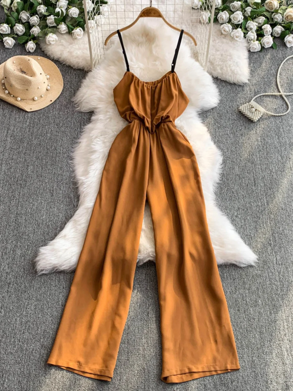 New jumpsuit women's fashionable and versatile waist elastic and pleated high waist slimming beach pants
New jumpsuit women's fashionable and versatile waist elastic and pleated high waist slimming beach pants
