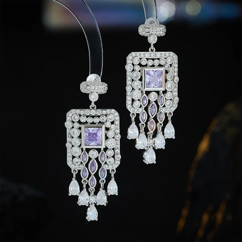 European and American Inlaid Zircon Perfume Bottle Tassel S925 Silver Needle Luxurious Heavy Craft Earrings Evening Acc
European and American Inlaid Zircon Perfume Bottle Tassel S925 Silver Needle Luxurious Heavy Craft Earrings Evening Acc