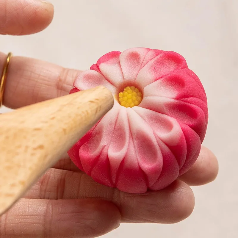 Japanese Wagashi Tools Chrysanthemum Core Triangle Stick Nerikiri Mold DIY Dessert Confectionery Tools
Japanese Wagashi Tools Chrysanthemum Core Triangle Stick Nerikiri Mold DIY Dessert Confectionery Tools