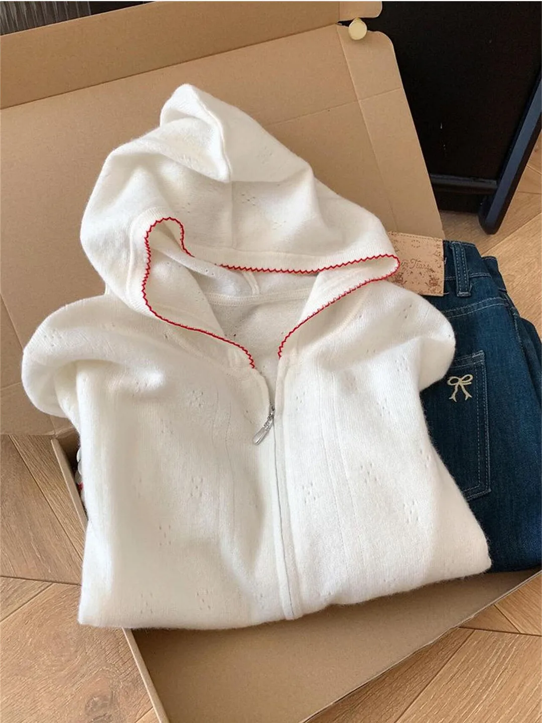 Korean Style Early Autumn Hollow out Hooded White Knitted Open Cardigan Sweater Women Loose Lazy Casual Lightweight Outerwear...
Korean Style Early Autumn Hollow out Hooded White Knitted Open Cardigan Sweater Women Loose Lazy Casual Lightweight Outerwear...