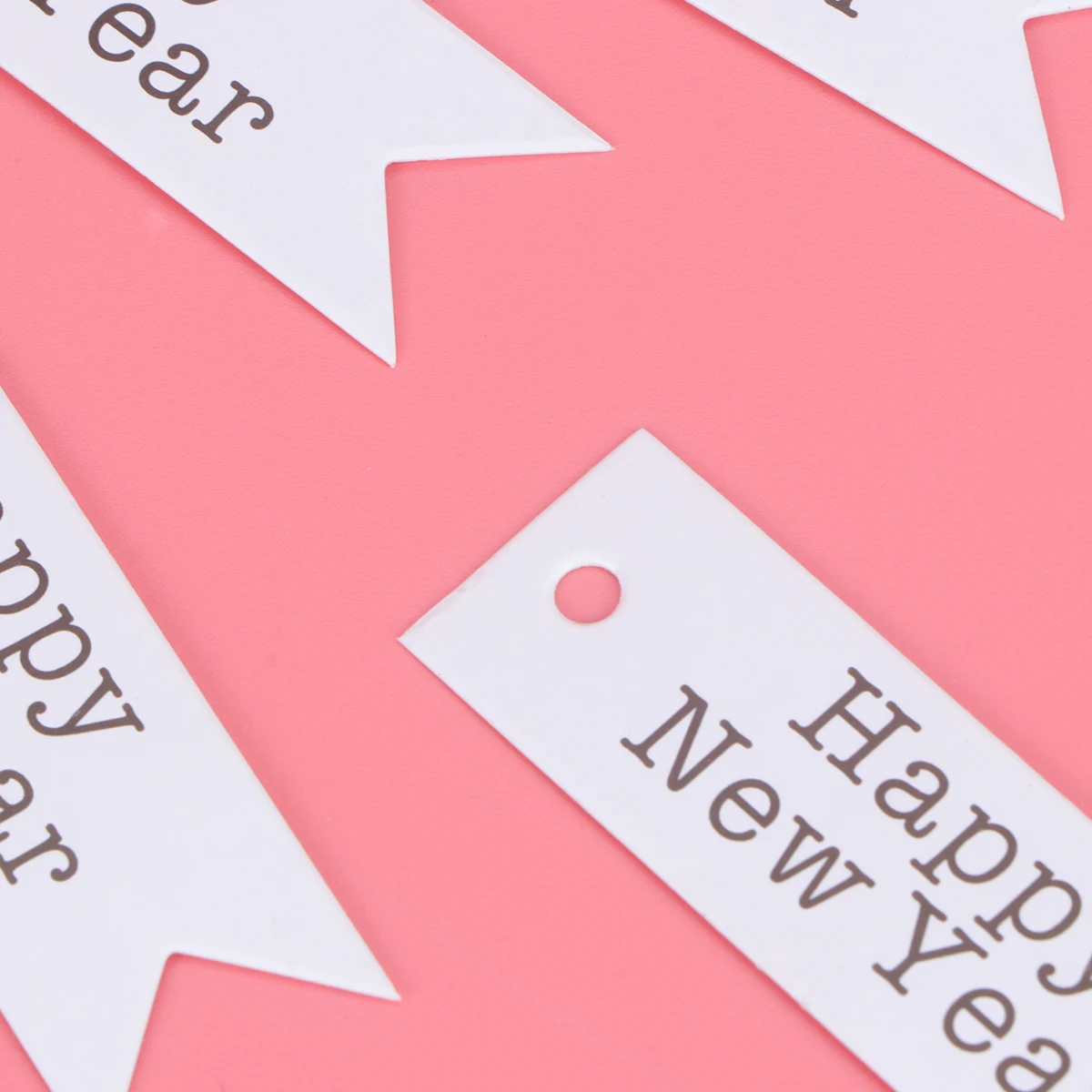 100pcs Swallowtail Design Tag HAPPY NEW YEAR Letter Printing Gift Tag Decor Kraft Paper Tag DIY Labels with Rope(White)
100pcs Swallowtail Design Tag HAPPY NEW YEAR Letter Printing Gift Tag Decor Kraft Paper Tag DIY Labels with Rope(White)