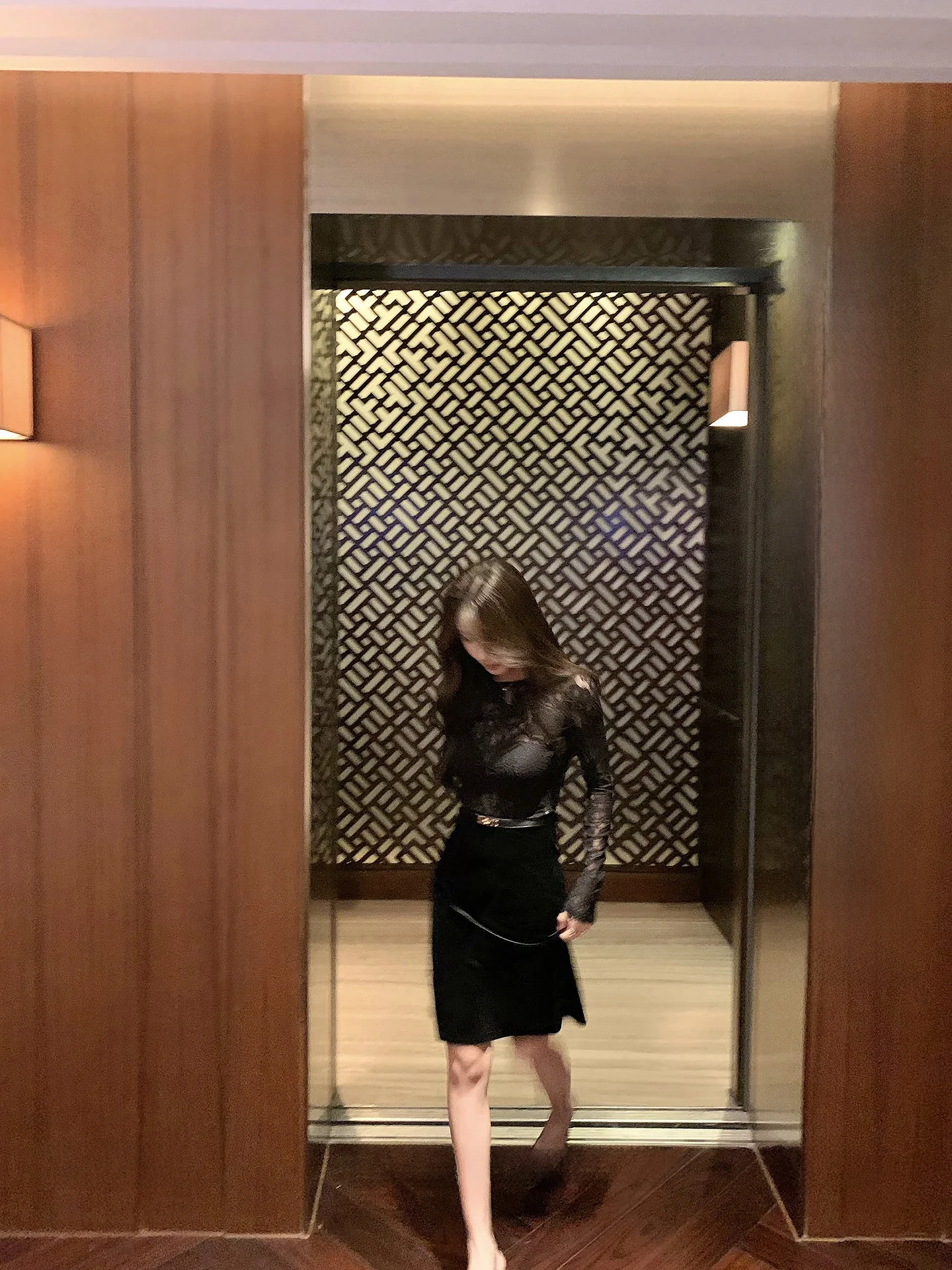 Черная бархатная юбка А-силуэта для женщин, новая весенняя модель в стиле ретро, свободная драпированная юбка для повседневной носки, корейский стиль, с высокой талией, из других материалов
Черная бархатная юбка А-силуэта для женщин, новая весенняя модель в стиле ретро, свободная драпированная юбка для повседневной носки, корейский стиль, с высокой талией, из других материалов