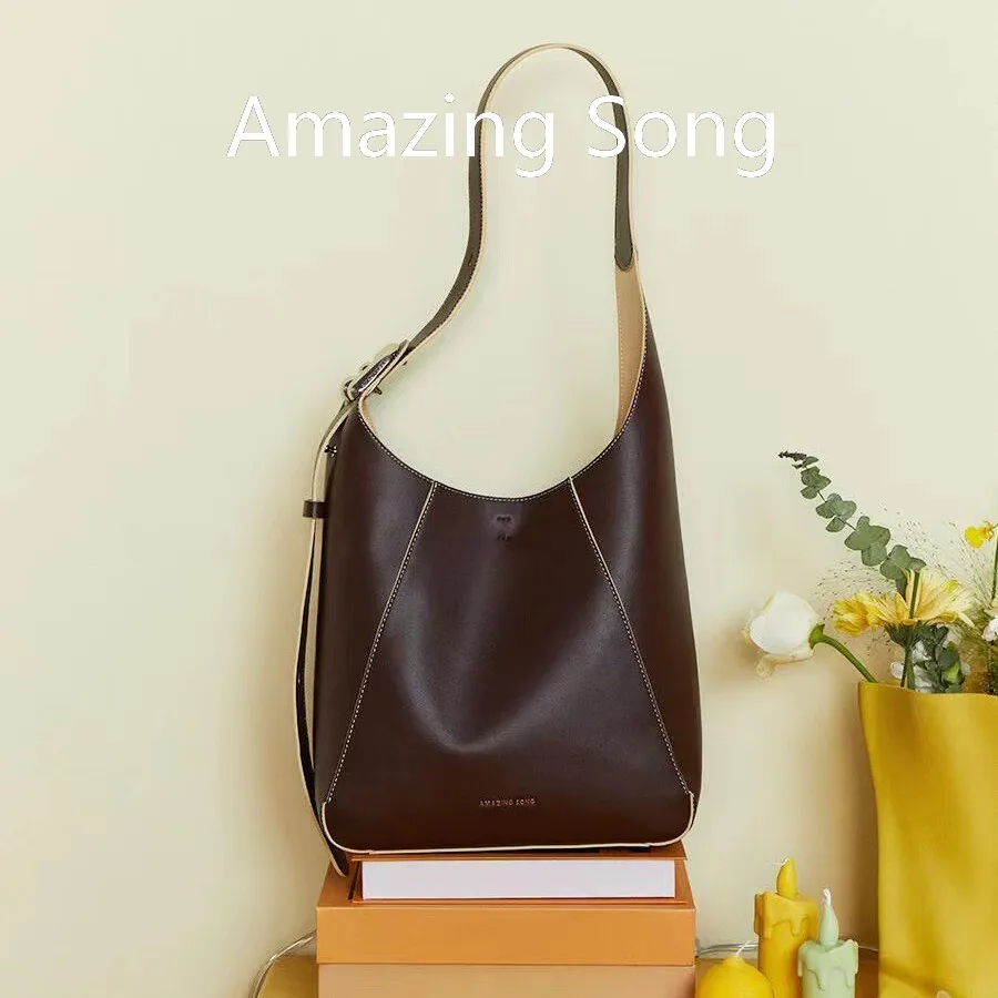 Amazing Song Work Tote - Large Bucket Bag in Vegan Leather, Secure & Stylish
Amazing Song Work Tote - Large Bucket Bag in Vegan Leather, Secure & Stylish