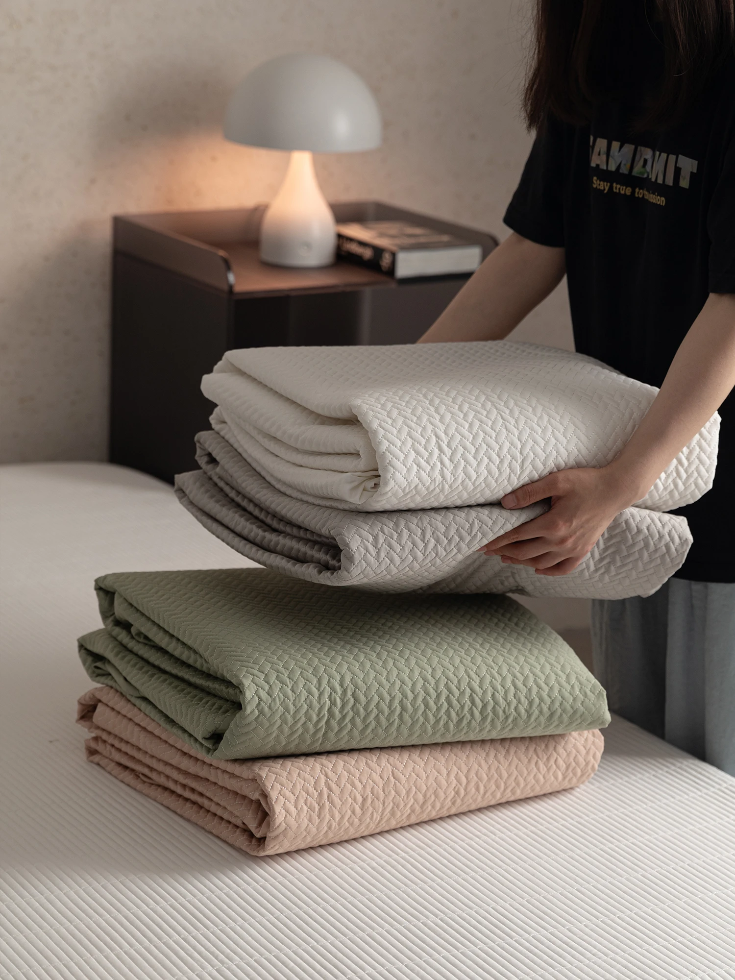 Simple Pure Cotton Quilted Bed Canopy Mattress Protector Cover Dustproof Non-Slip Bedding Accessories in Red Navy Blue Olive ...
Simple Pure Cotton Quilted Bed Canopy Mattress Protector Cover Dustproof Non-Slip Bedding Accessories in Red Navy Blue Olive ...